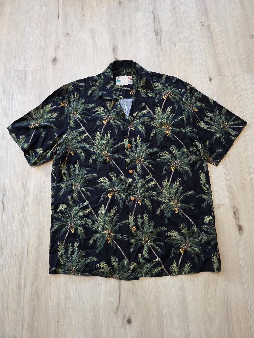 Paradise Found Hawaiian Shirt Size M 100% Rayon Coconut Trees Print